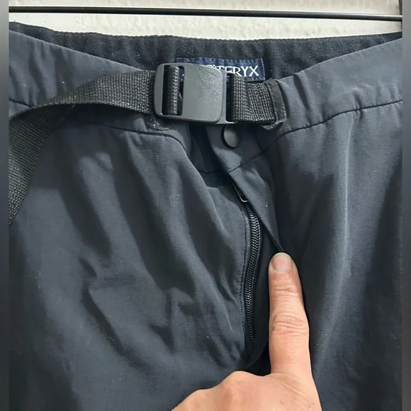 SOLD ******. ARC ' TERYX WOMENS LIGHT WEGHT PANTS SIZE 4 - Picture 4 of 8